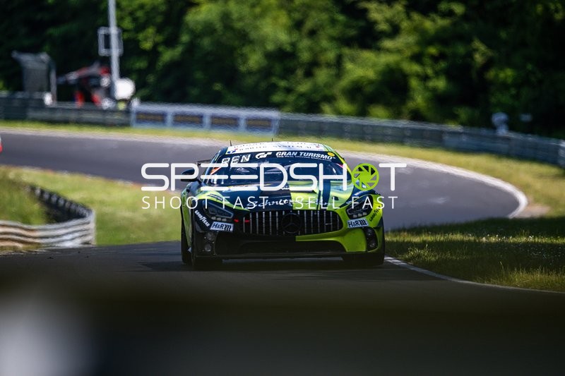 Rennfahrzeug auf der Rennstrecke