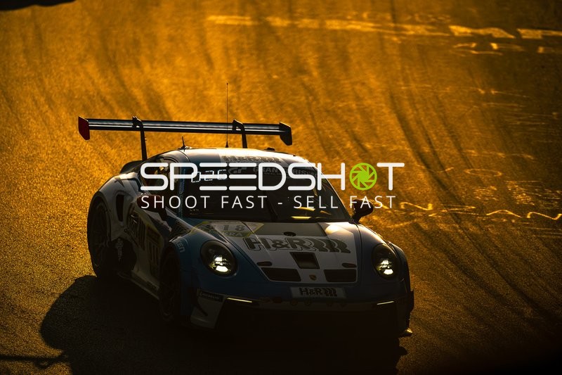 Rennfahrzeug auf der Rennstrecke