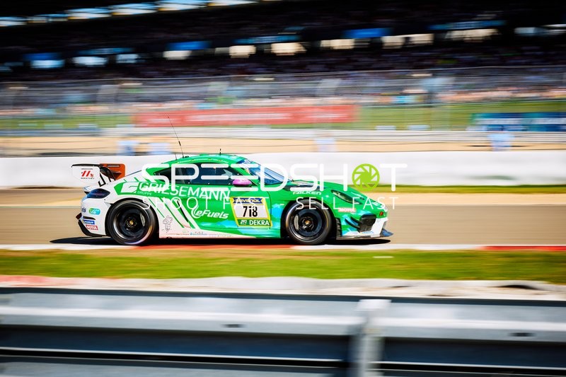 Porsche 718 Cayman GT4 RS CS M auf der Rennstrecke