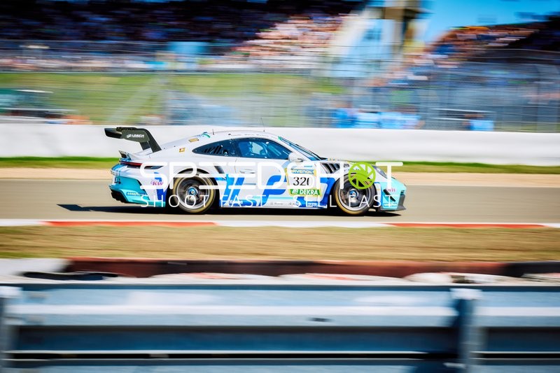 Rennfahrzeug auf der Rennstrecke