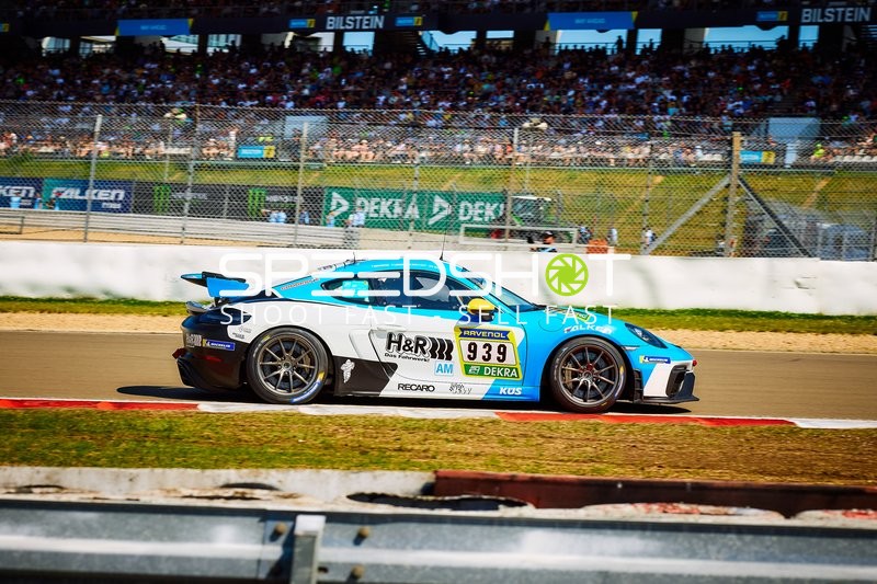 Rennfahrzeug auf der Rennstrecke