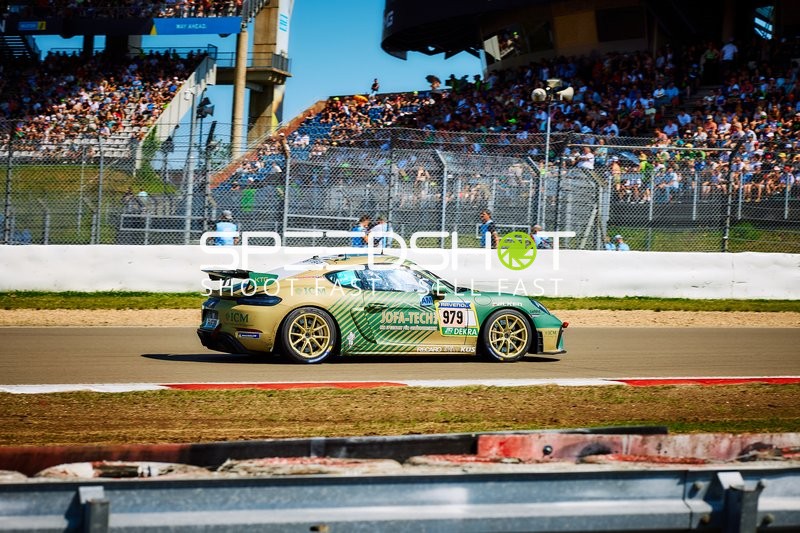 Rennfahrzeug auf der Rennstrecke