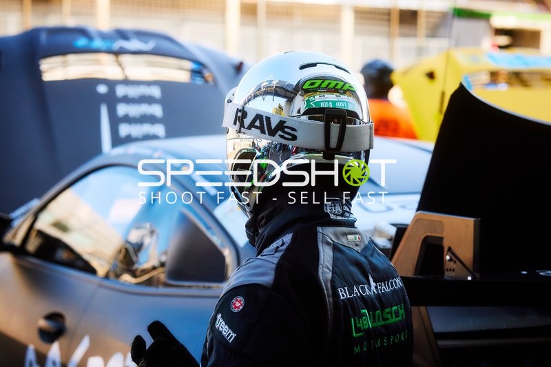 Fahrzeug in der Boxengasse