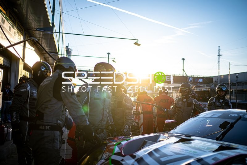 Boxengasse beim 24h Rennen 2025