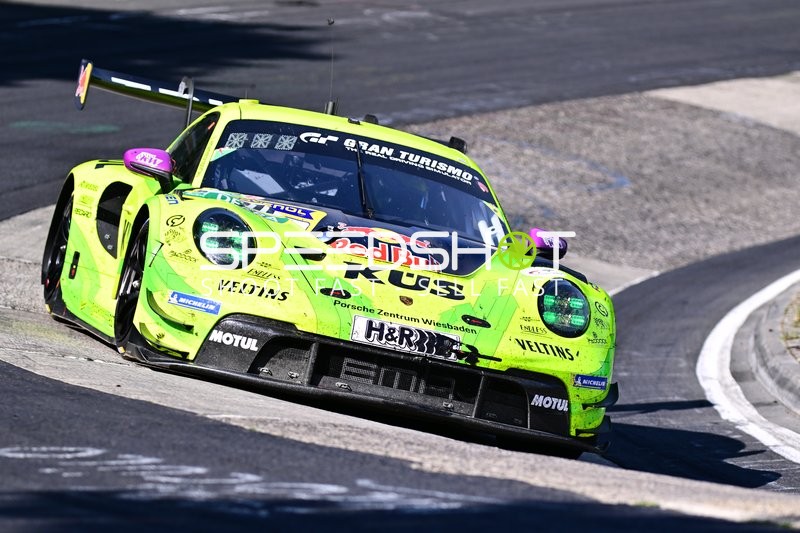 Rennfahrzeug auf der Rennstrecke