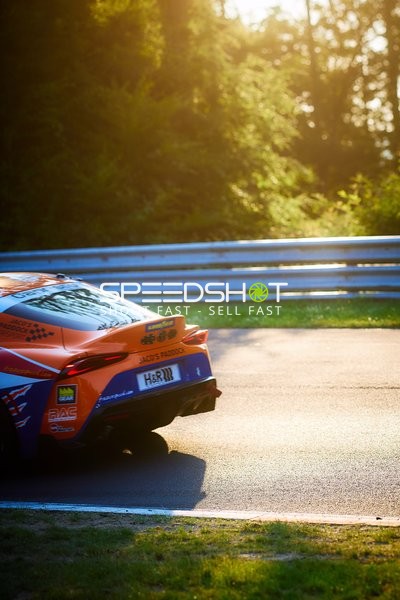 Rennfahrzeug auf der Strecke