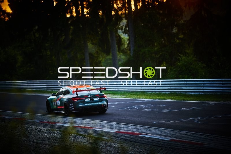 Rennfahrzeug auf der Strecke