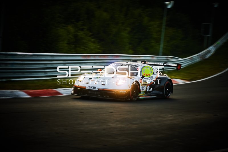 Rennfahrzeug auf der Rennstrecke