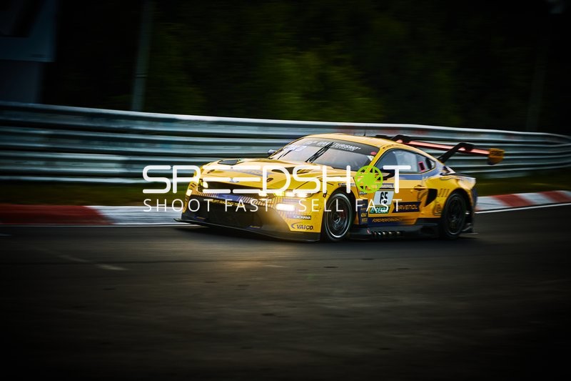 Ford Mustang GT3 auf der Rennstrecke