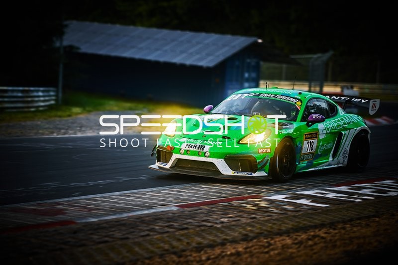 Fahrzeug auf der Rennstrecke