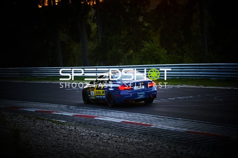 Fahrzeug #506 auf der Rennstrecke