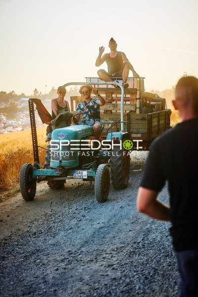 Traktor auf Feldweg am Nürburgring