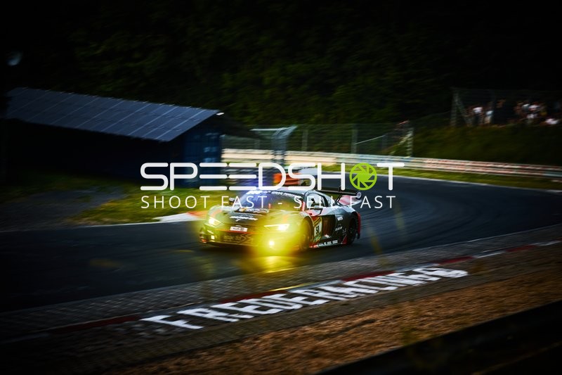 Rennfahrzeug auf der Rennstrecke