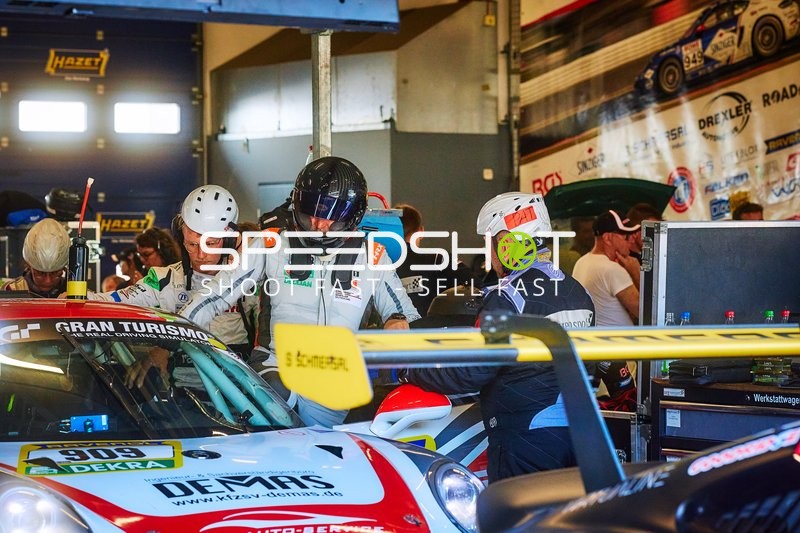 Boxenstopp beim 24h Rennen 2025