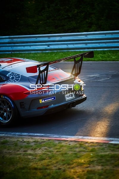 Rennfahrzeug auf der Rennstrecke