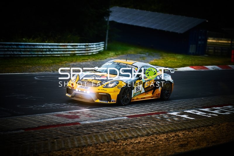 Porsche 718 Cayman auf der Rennstrecke