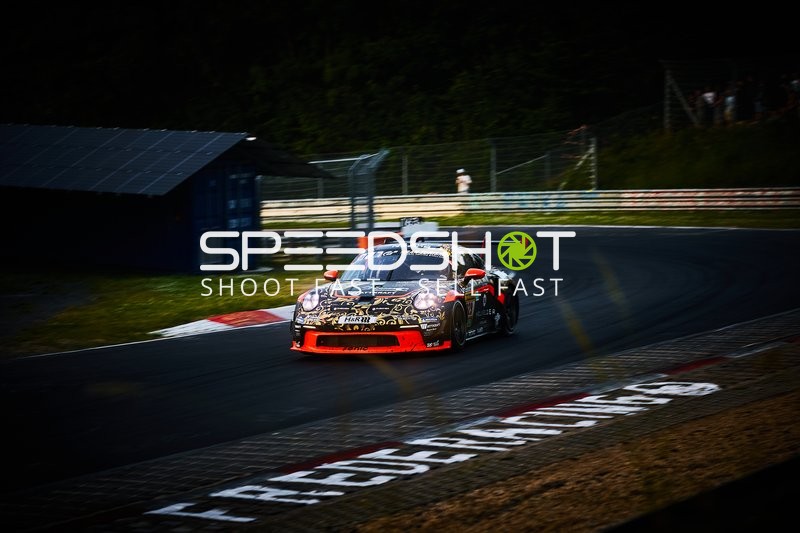 Rennfahrzeug auf der Rennstrecke