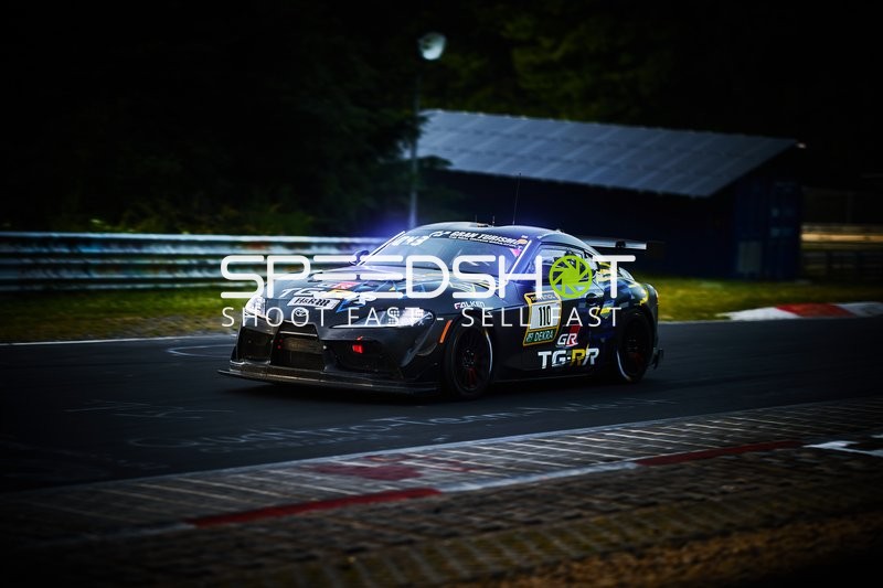 Rennfahrzeug auf der Rennstrecke