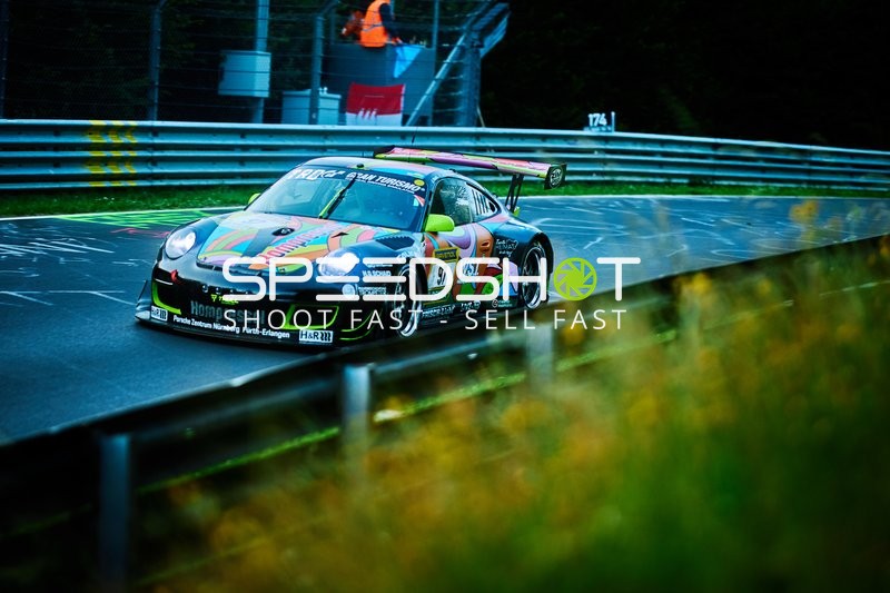 Rennfahrzeug auf der Nürburgring Nordschleife