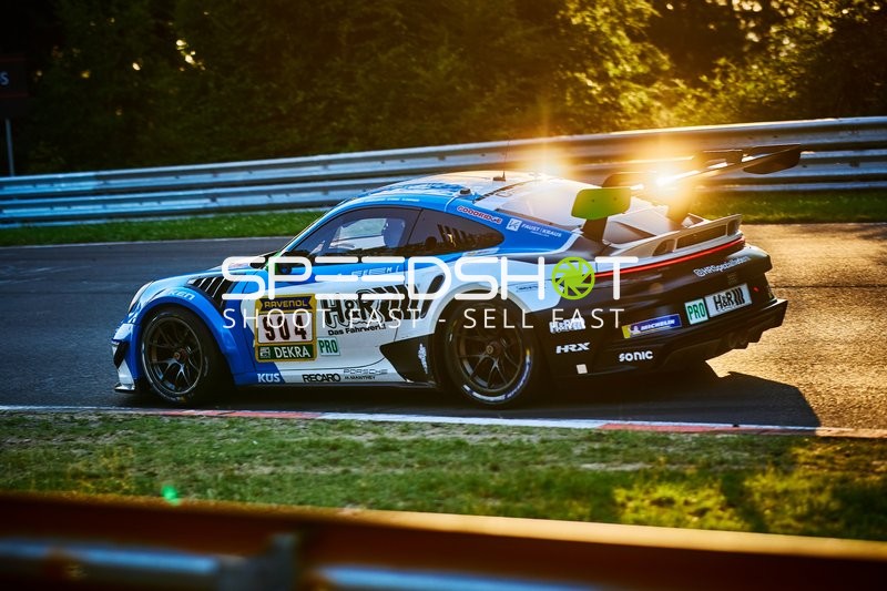 Rennfahrzeug auf der Rennstrecke