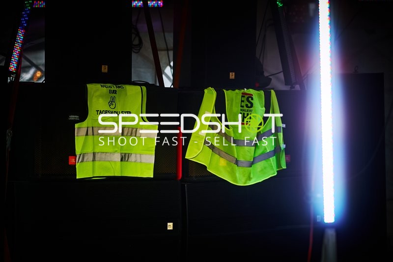 Sicherheitswesten bei Motorsport-Event