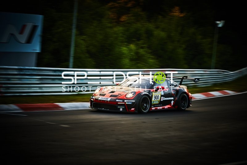 Rennfahrzeug auf der Rennstrecke