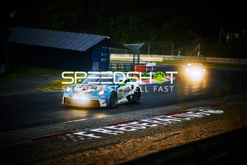 Rennfahrzeug auf der Rennstrecke