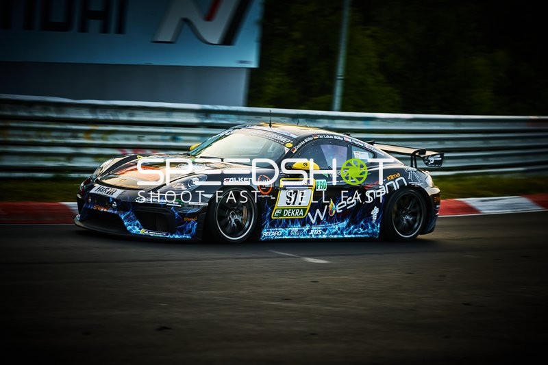 Rennfahrzeug auf der Rennstrecke