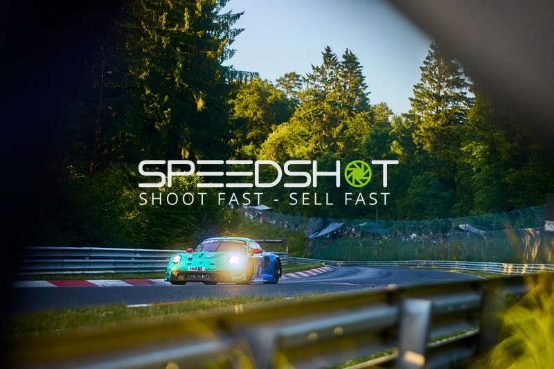 Rennfahrzeug auf der Rennstrecke