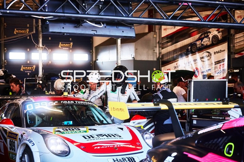 Boxenstopp beim 24h Rennen 2025 Nürburgring