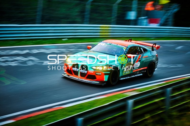 Rennfahrzeug auf der Rennstrecke