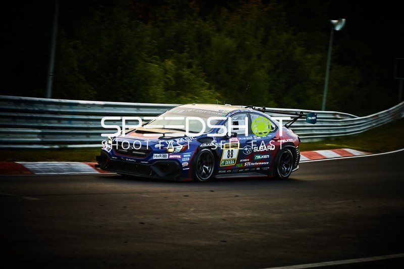 Rennfahrzeug auf der Rennstrecke