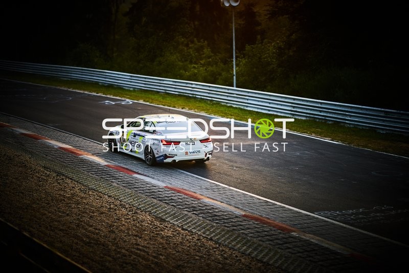 Rennfahrzeug auf der Rennstrecke