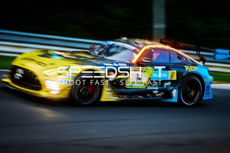 Rennfahrzeug auf der Rennstrecke