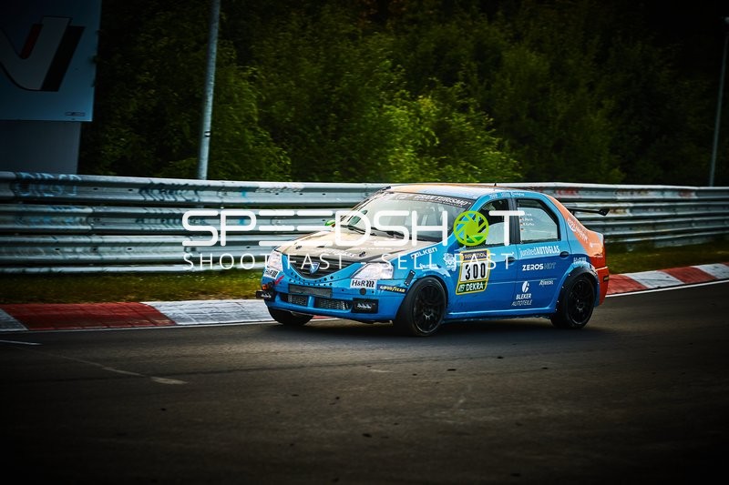 Fahrzeug auf der Rennstrecke