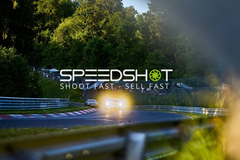 Rennfahrzeug auf der Nürburgring Nordschleife