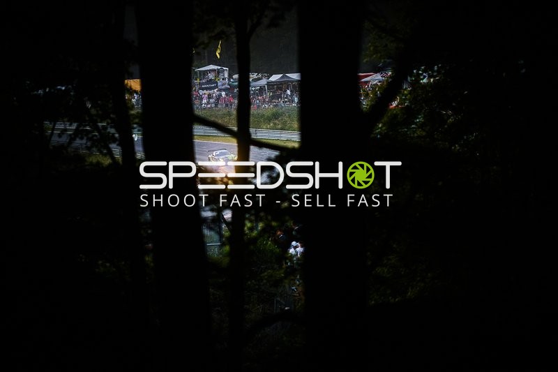 Rennfahrzeug am Nürburgring