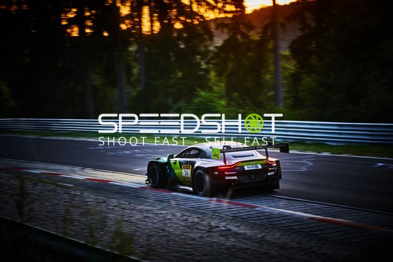 Rennfahrzeug auf der Rennstrecke