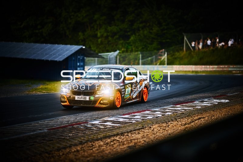 Rennfahrzeug auf der Nürburgring Nordschleife