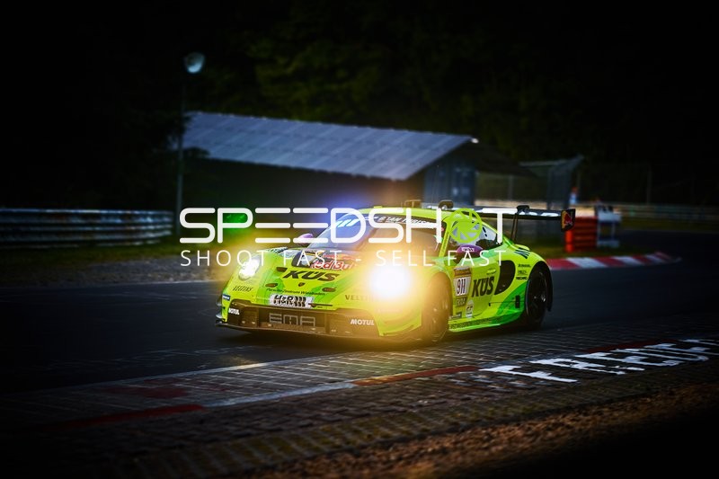 Porsche 911 GT3 R (992) auf der Rennstrecke