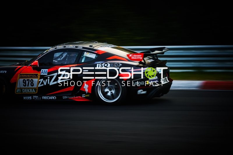 Rennfahrzeug auf der Rennstrecke