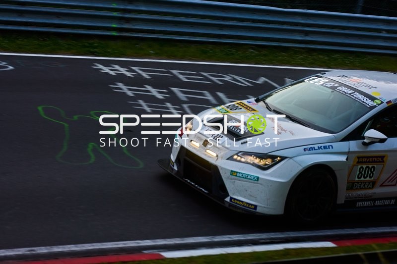 Fahrzeug auf der Rennstrecke