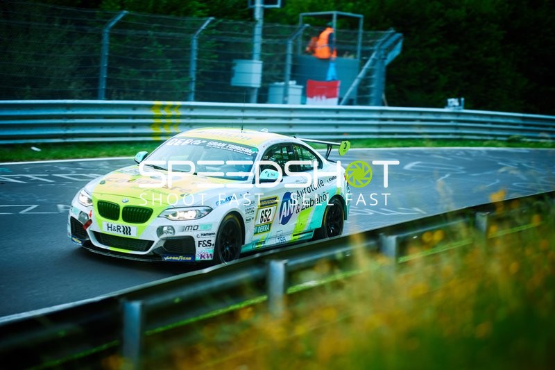 Rennfahrzeug auf der Nürburgring Nordschleife