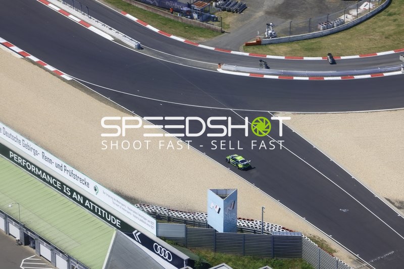 Rennfahrzeug auf der Rennstrecke