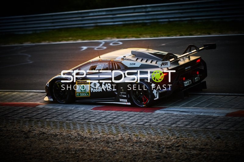 Fahrzeug auf der Rennstrecke