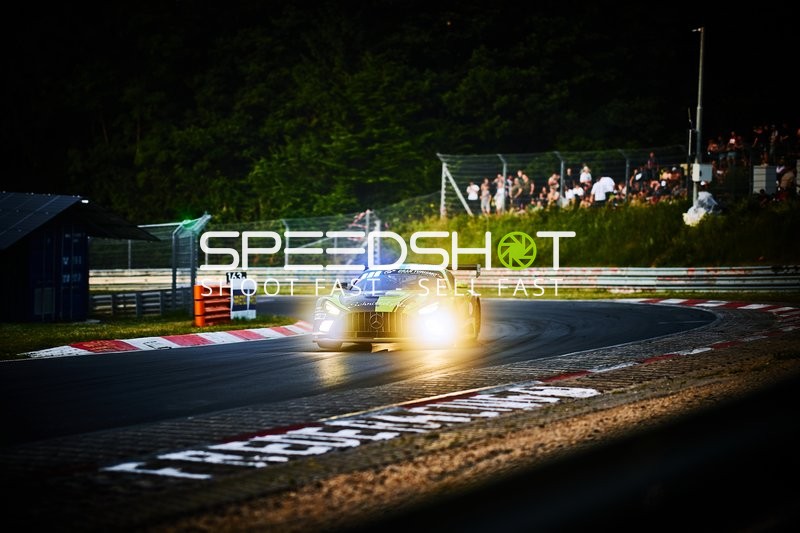 Rennfahrzeug auf der Rennstrecke