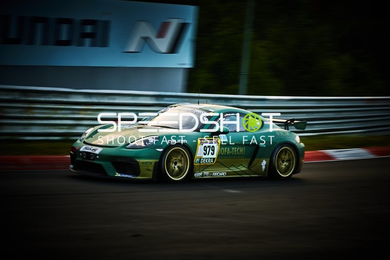 Rennfahrzeug auf der Rennstrecke