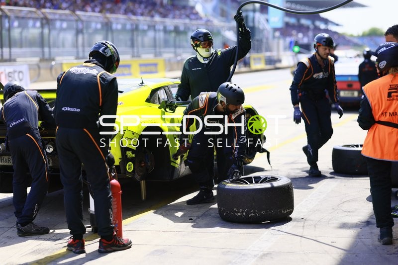 Boxenstopp beim 24h Rennen 2025 Nürburgring