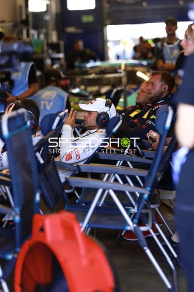 Rennteam in der Boxengasse