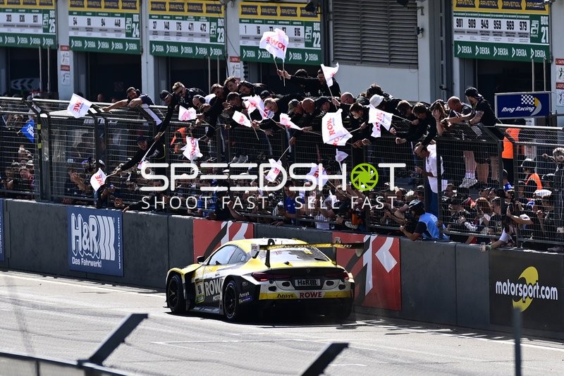 Fahrzeug in der Boxengasse